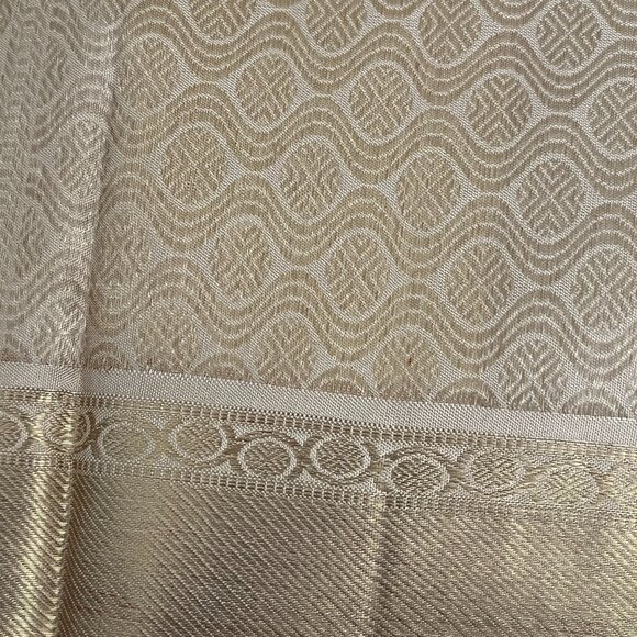 Kanchipuram Pure Silk Saree Beige, golden Zari Border & Rich Pallu | Blouse Inc - Picture 7 of 13